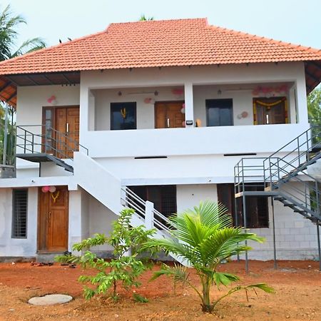 Kayalvarath Paradise Appartement Mundrothuruth Buitenkant foto