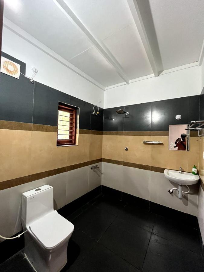 Kayalvarath Paradise Appartement Mundrothuruth Buitenkant foto