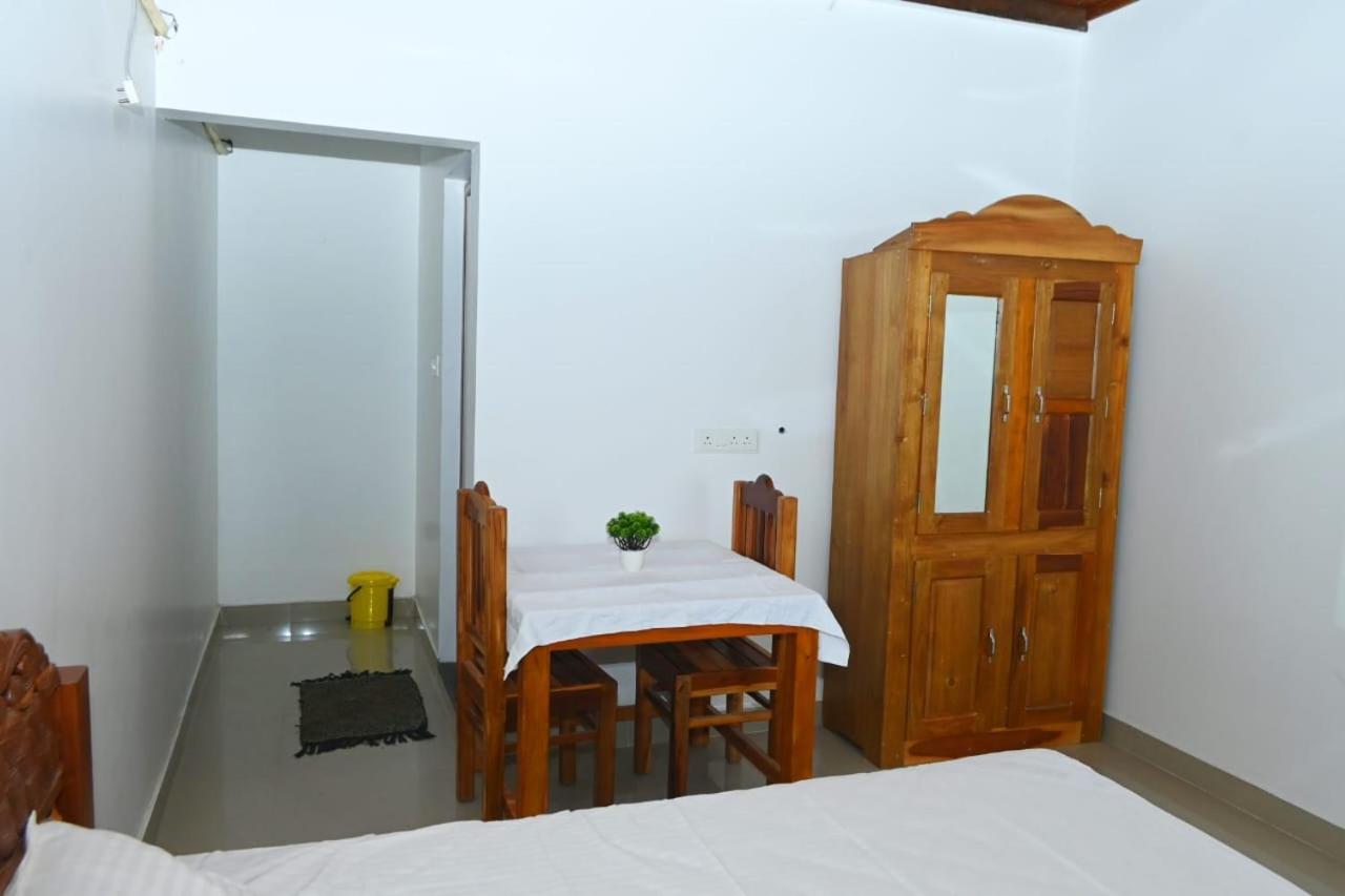 Kayalvarath Paradise Appartement Mundrothuruth Buitenkant foto