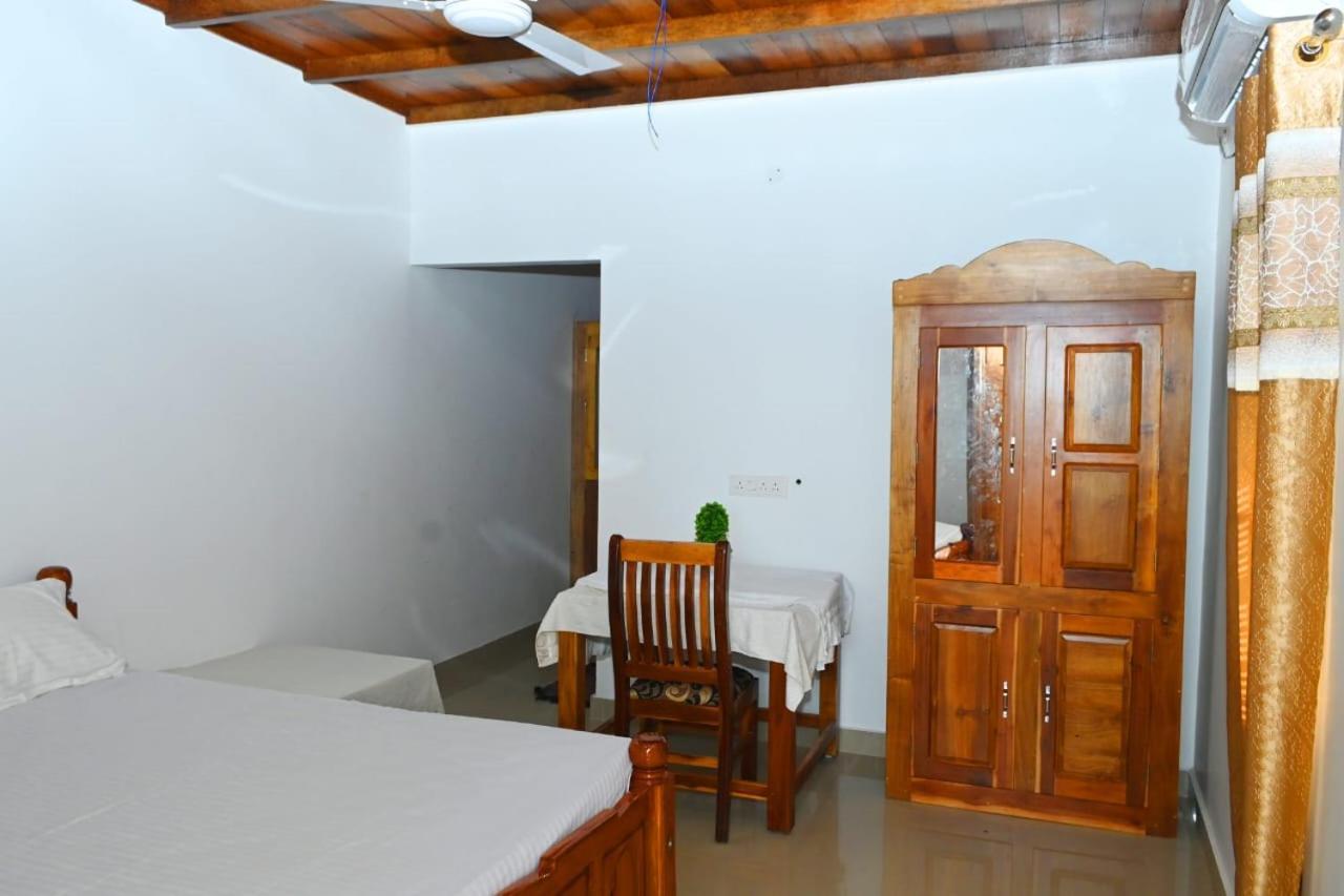 Kayalvarath Paradise Appartement Mundrothuruth Buitenkant foto
