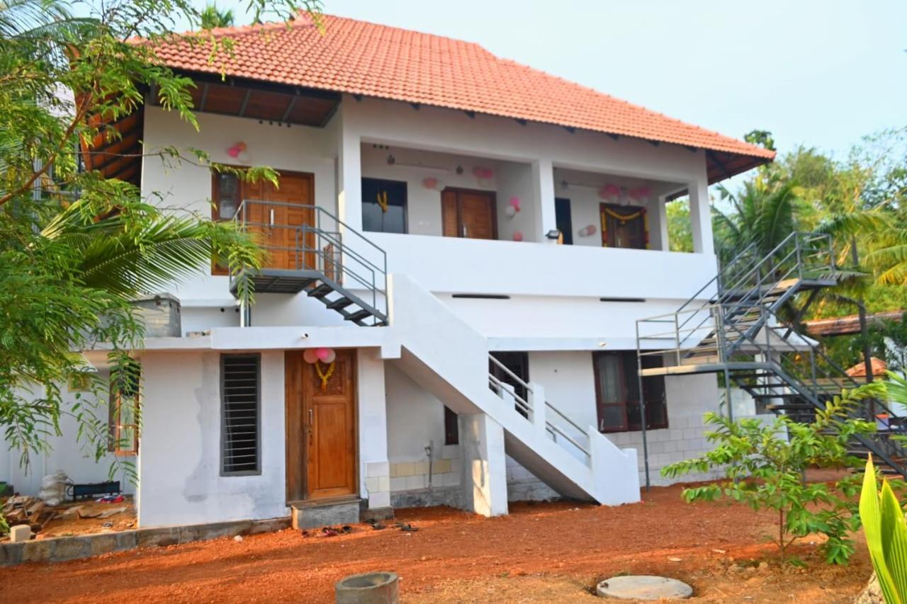 Kayalvarath Paradise Appartement Mundrothuruth Buitenkant foto